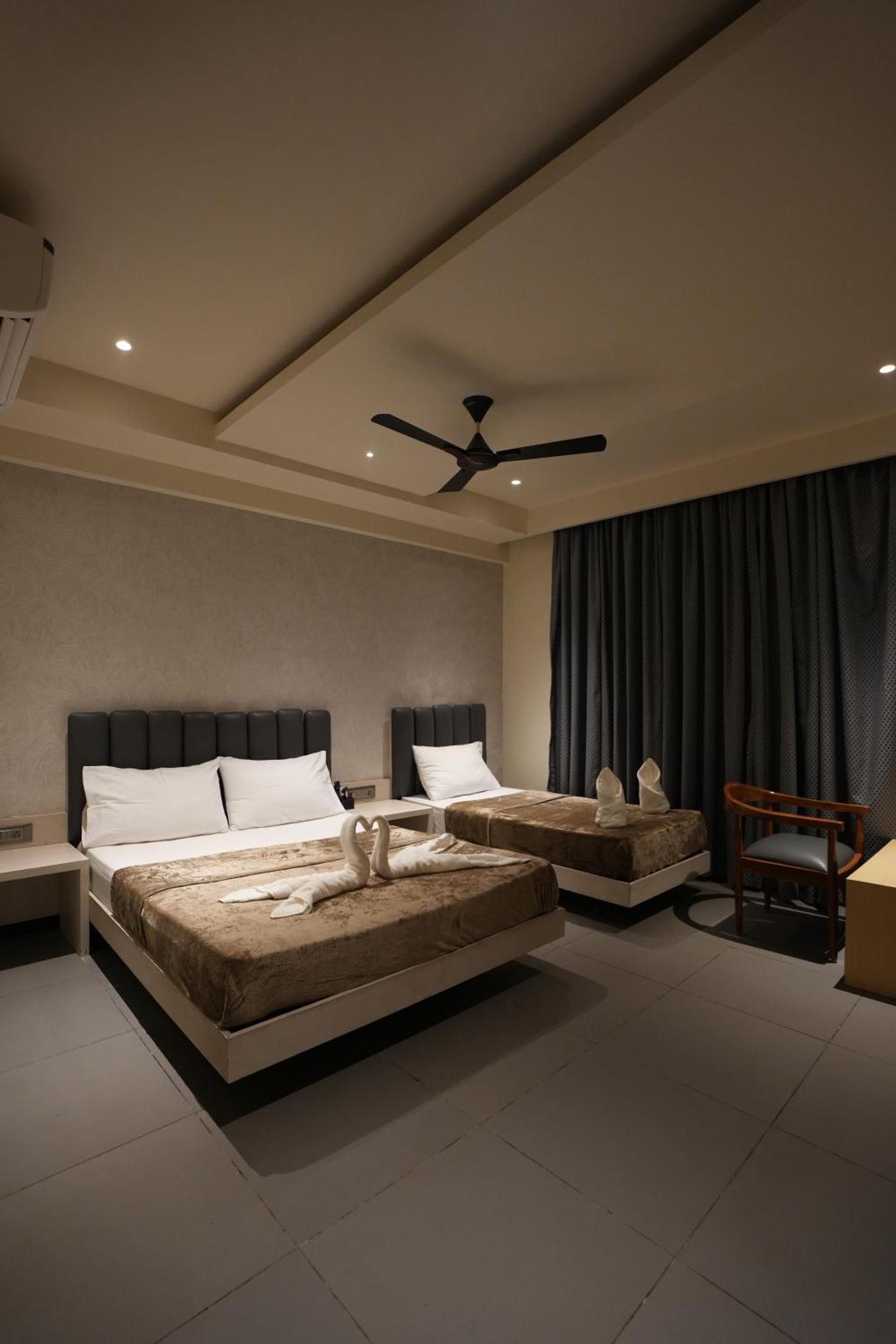Hotel Swathi Hospet Exterior photo