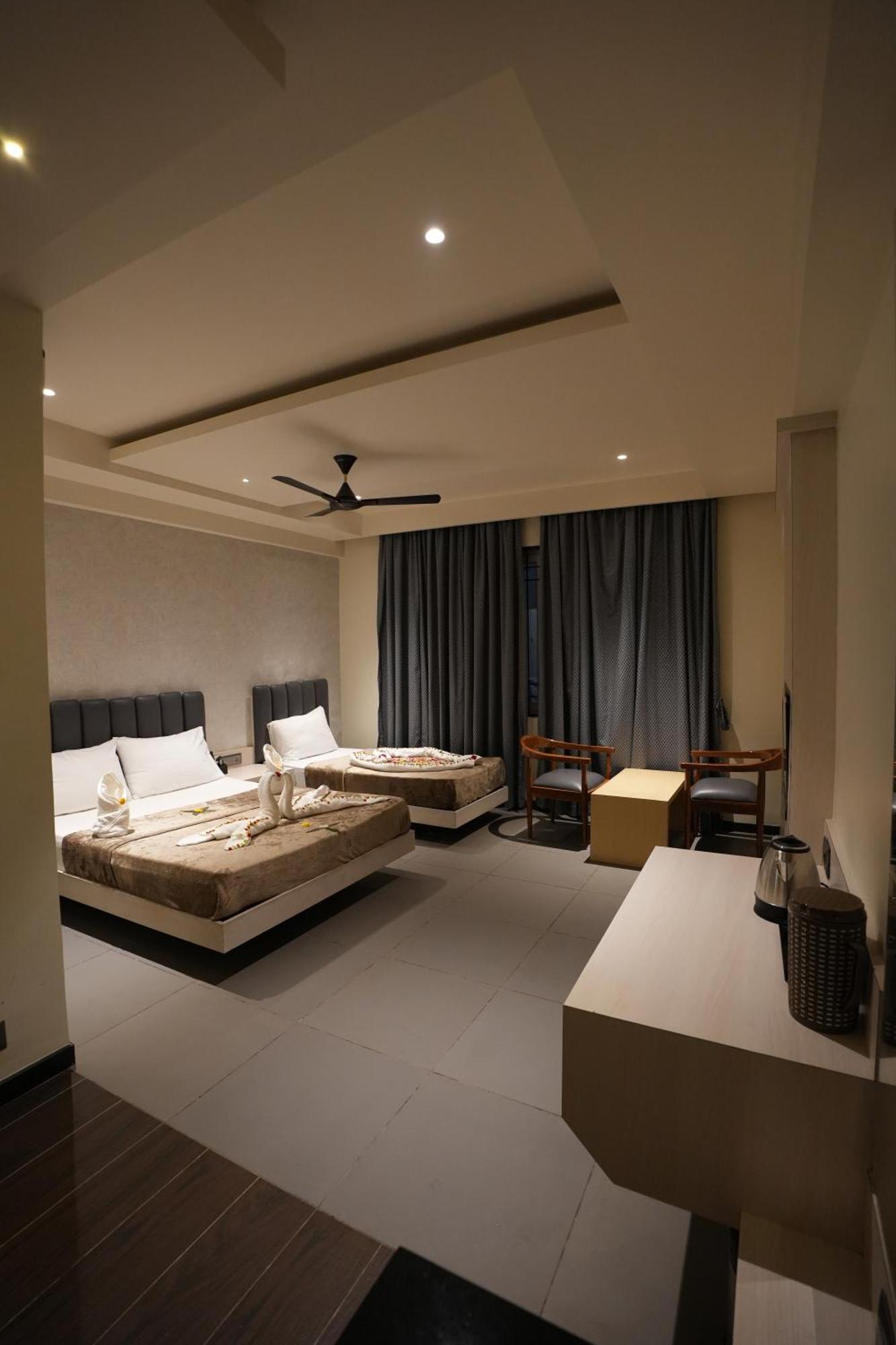 Hotel Swathi Hospet Exterior photo