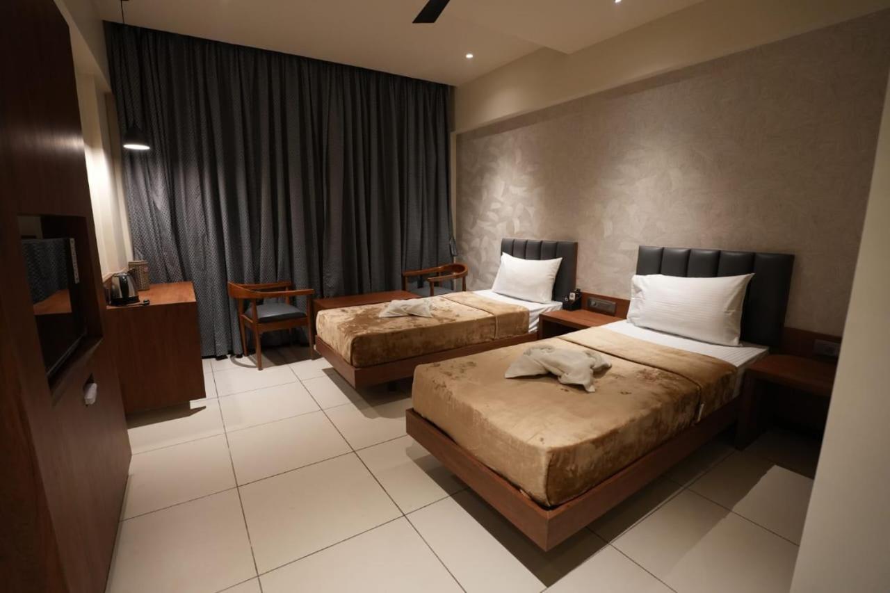 Hotel Swathi Hospet Exterior photo