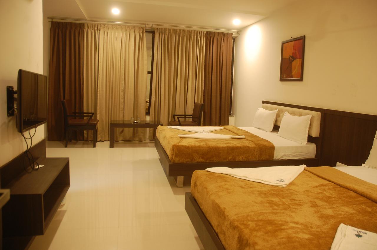 Hotel Swathi Hospet Exterior photo